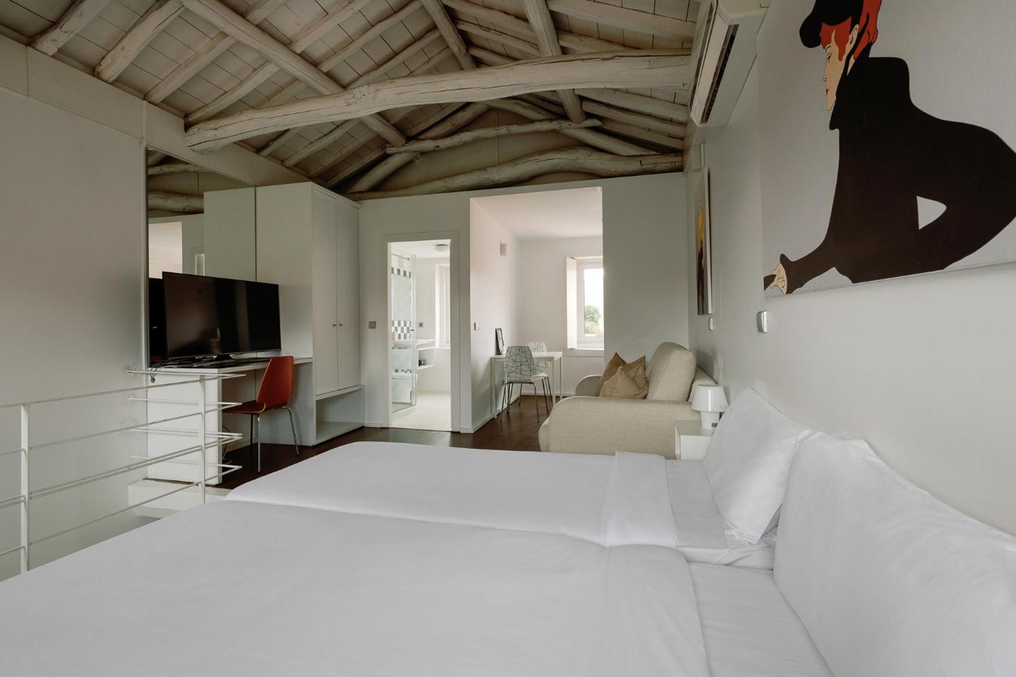 Fine Arts Studios By Olala Homes Porto Luaran gambar