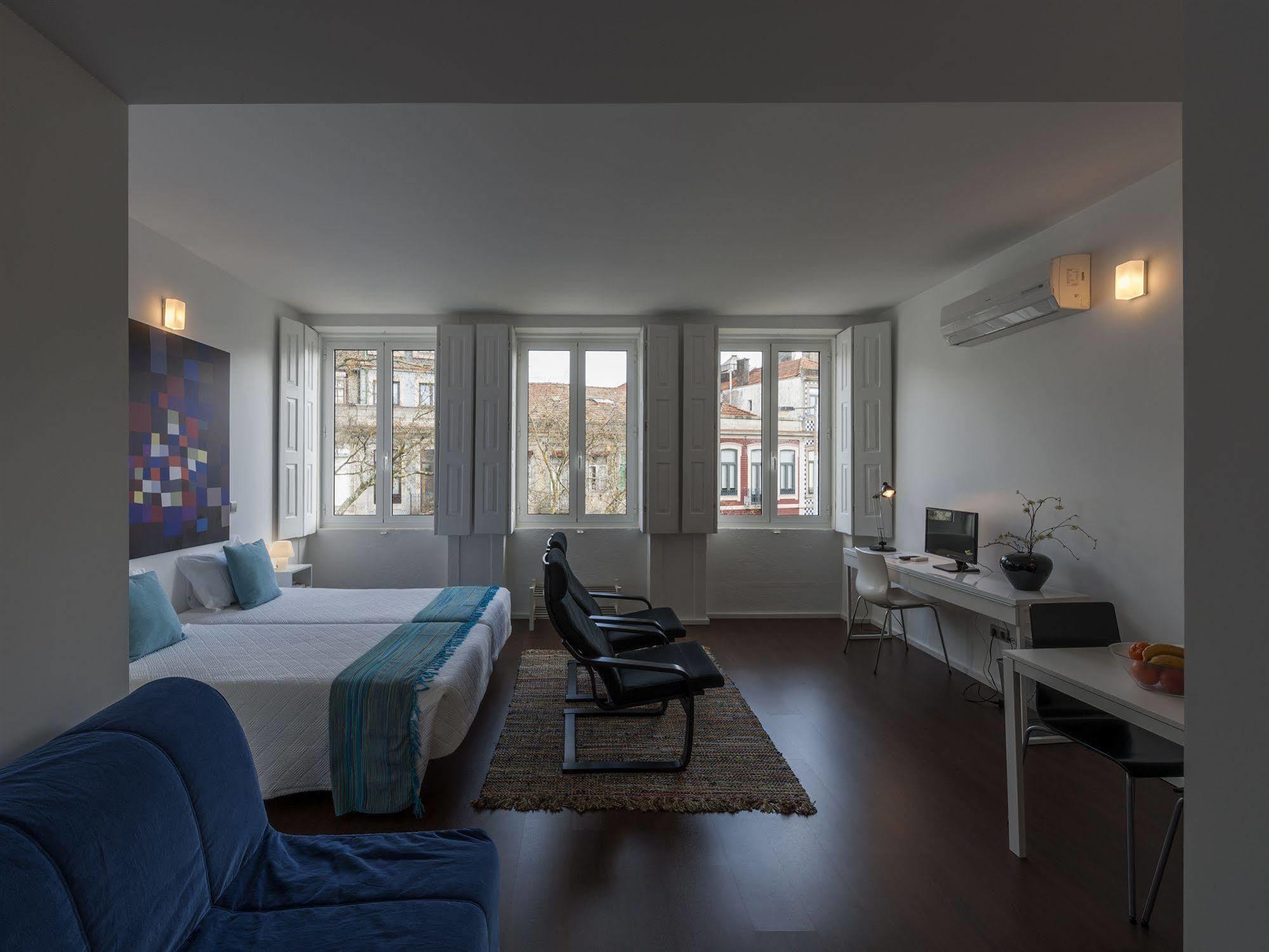 Fine Arts Studios By Olala Homes Porto Luaran gambar