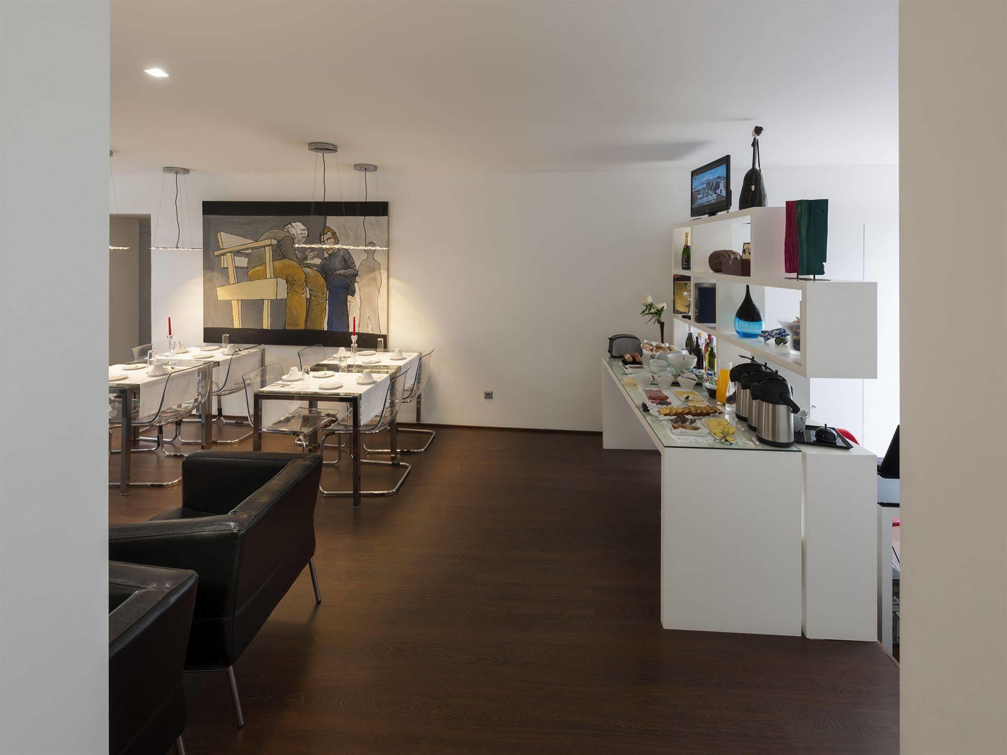 Fine Arts Studios By Olala Homes Porto Luaran gambar